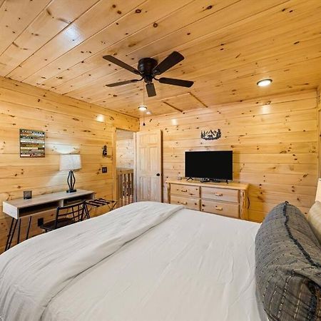 Luxury 4Br Cabin In Gatlinburg With Views Hot Tub With Private Deck Game Room Most Popular Coffee Bar Perfect For Family Getaway Tennis Courts Infant Crib And Karaoke System Eksteriør bilde