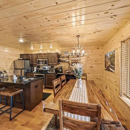 Luxury 4Br Cabin In Gatlinburg With Views Hot Tub With Private Deck Game Room Most Popular Coffee Bar Perfect For Family Getaway Tennis Courts Infant Crib And Karaoke System Eksteriør bilde