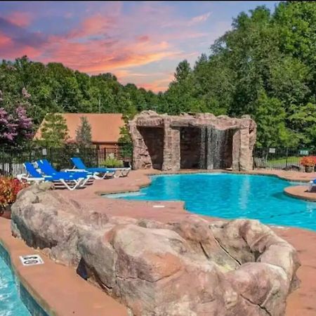 Luxury 4Br Cabin In Gatlinburg With Views Hot Tub With Private Deck Game Room Most Popular Coffee Bar Perfect For Family Getaway Tennis Courts Infant Crib And Karaoke System Eksteriør bilde
