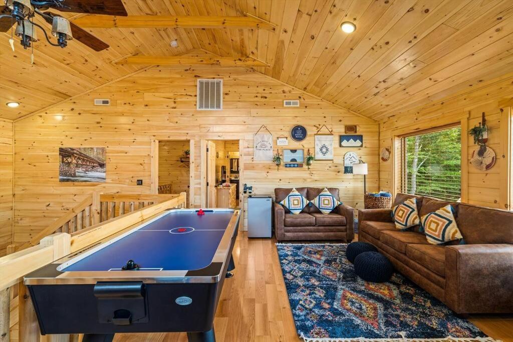 Luxury 4Br Cabin In Gatlinburg With Views Hot Tub With Private Deck Game Room Most Popular Coffee Bar Perfect For Family Getaway Tennis Courts Infant Crib And Karaoke System Eksteriør bilde