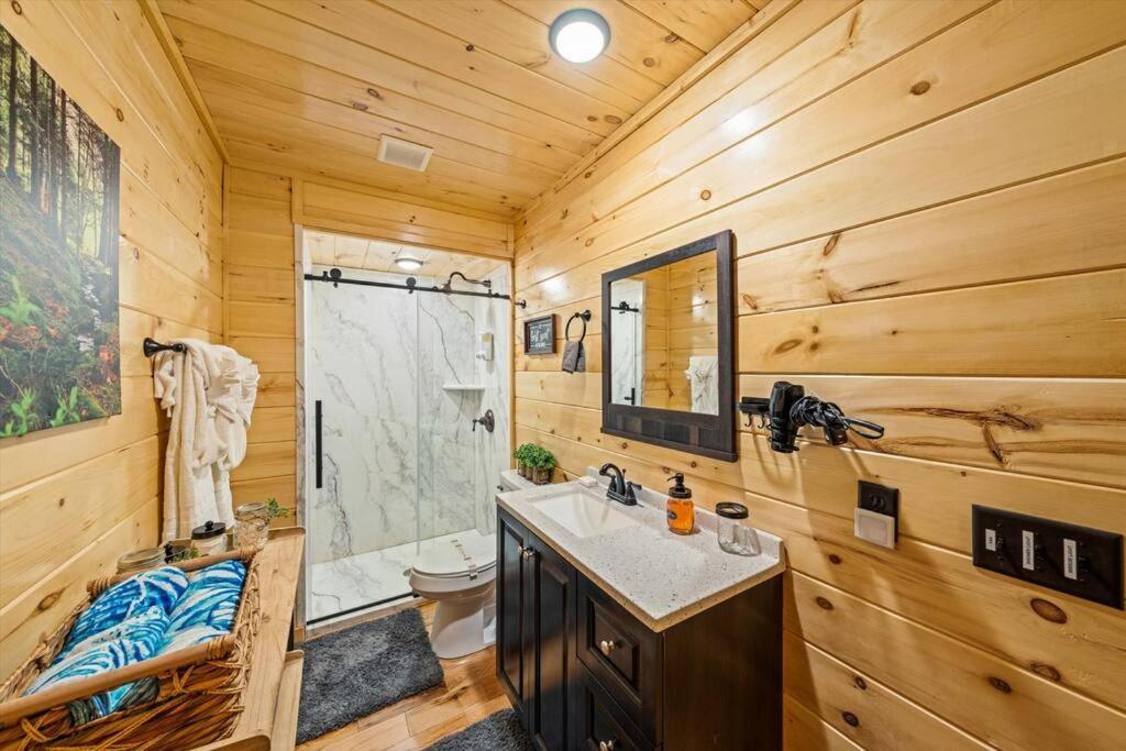 Luxury 4Br Cabin In Gatlinburg With Views Hot Tub With Private Deck Game Room Most Popular Coffee Bar Perfect For Family Getaway Tennis Courts Infant Crib And Karaoke System Eksteriør bilde