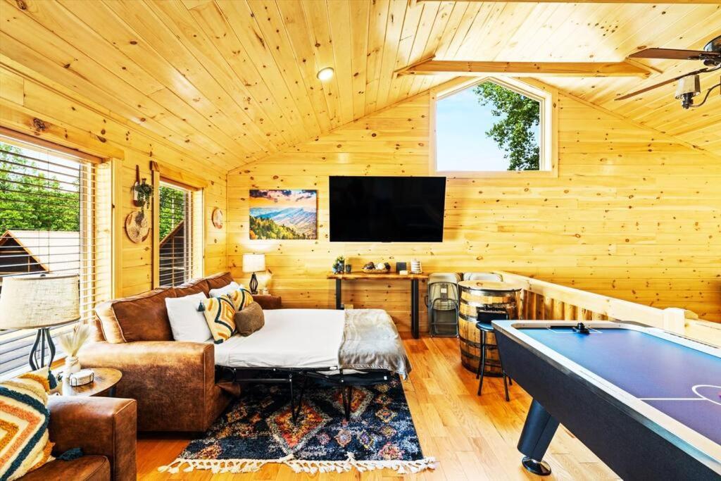 Luxury 4Br Cabin In Gatlinburg With Views Hot Tub With Private Deck Game Room Most Popular Coffee Bar Perfect For Family Getaway Tennis Courts Infant Crib And Karaoke System Eksteriør bilde
