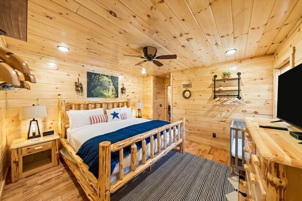 Luxury 4Br Cabin In Gatlinburg With Views Hot Tub With Private Deck Game Room Most Popular Coffee Bar Perfect For Family Getaway Tennis Courts Infant Crib And Karaoke System Eksteriør bilde