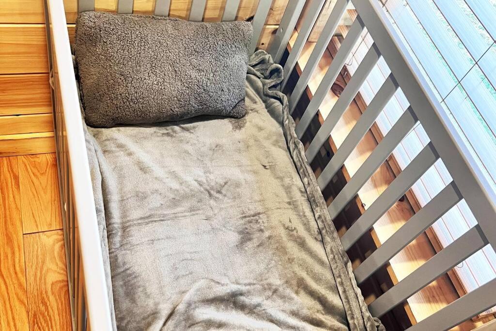 Luxury 4Br Cabin In Gatlinburg With Views Hot Tub With Private Deck Game Room Most Popular Coffee Bar Perfect For Family Getaway Tennis Courts Infant Crib And Karaoke System Eksteriør bilde