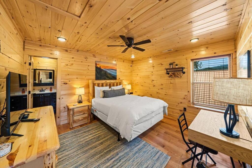 Luxury 4Br Cabin In Gatlinburg With Views Hot Tub With Private Deck Game Room Most Popular Coffee Bar Perfect For Family Getaway Tennis Courts Infant Crib And Karaoke System Eksteriør bilde
