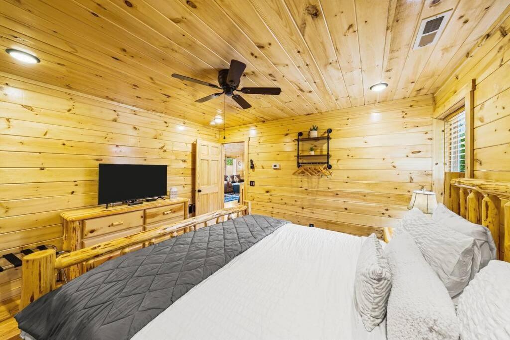 Luxury 4Br Cabin In Gatlinburg With Views Hot Tub With Private Deck Game Room Most Popular Coffee Bar Perfect For Family Getaway Tennis Courts Infant Crib And Karaoke System Eksteriør bilde